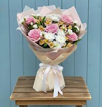 Букет цветов из:  Гвоздики, Орхидеи и Розы в Гаврилом-Яме