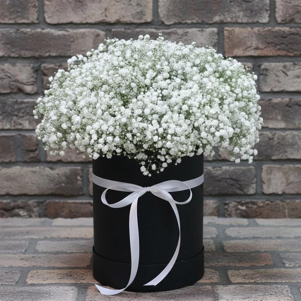 Цветочная композиция из Гипсофила в шляпной коробке в Гаврилом-Яме