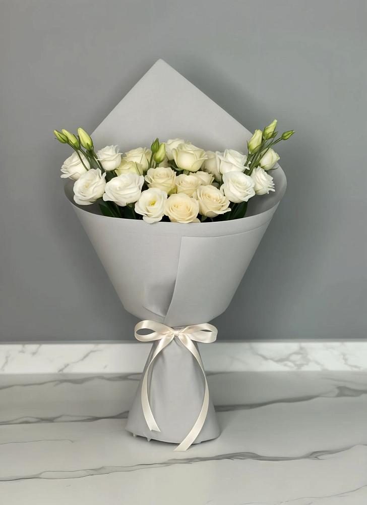 Букет цветов из: Розы и Лизиантусы в Гаврилом-Яме