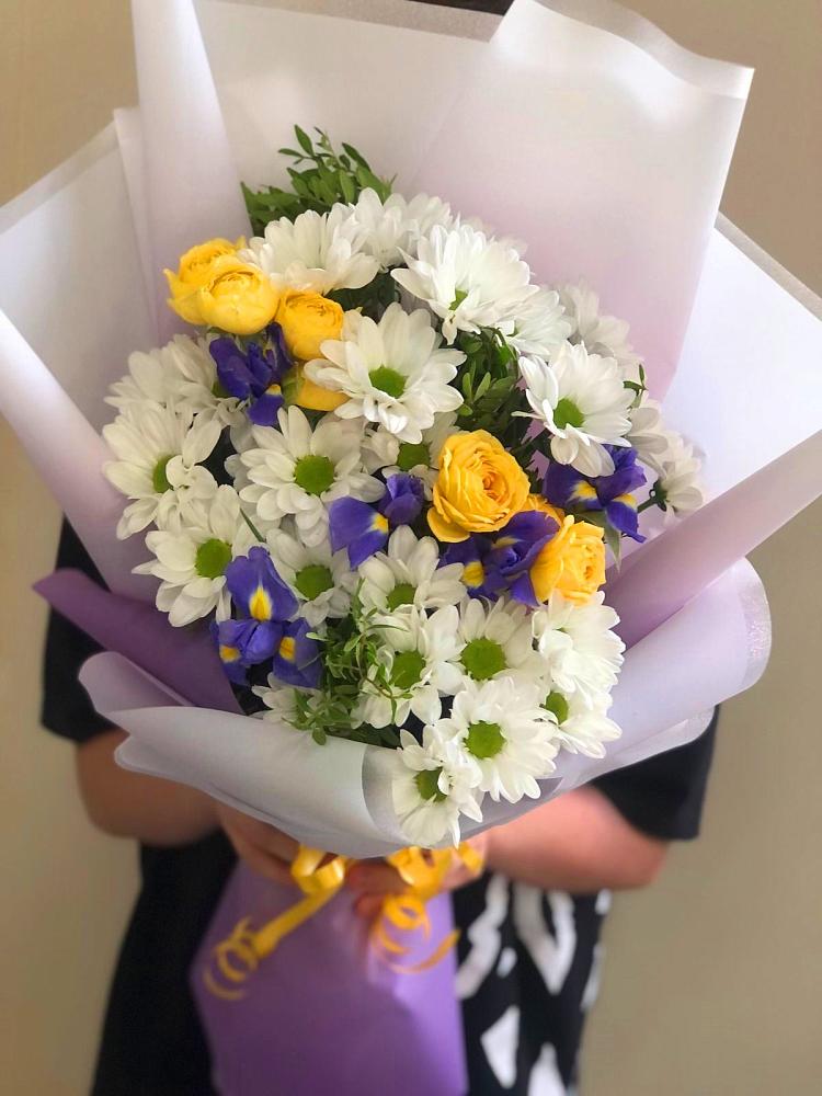 Букет цветов из: Ирисы, Хризантемы и Розы в Гаврилом-Яме