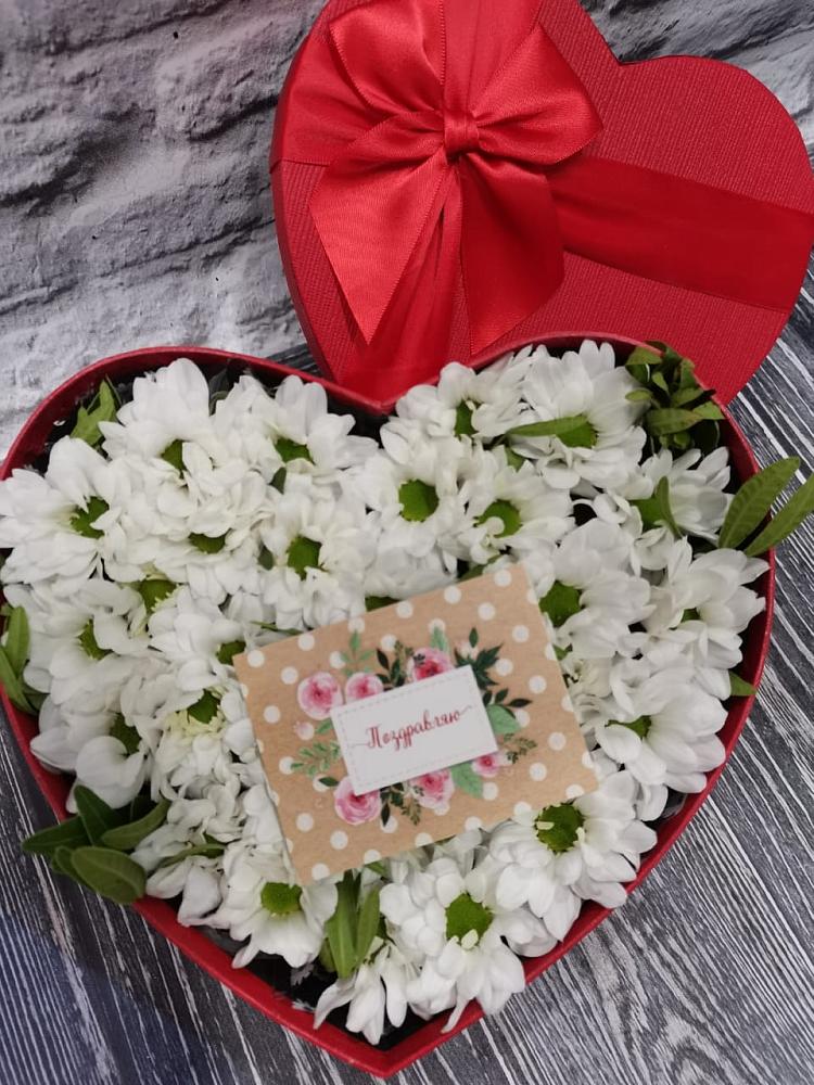 Цветочная композиция из Хризантемы в виде сердца в Гаврилом-Яме