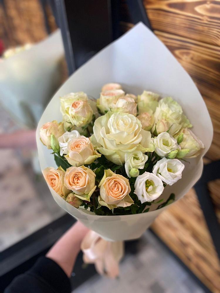 Букет цветов из: Розы и Лизиантусы в Гаврилом-Яме