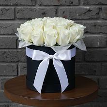 Цветочная композиция из Розы в шляпной коробке в Гаврилом-Яме